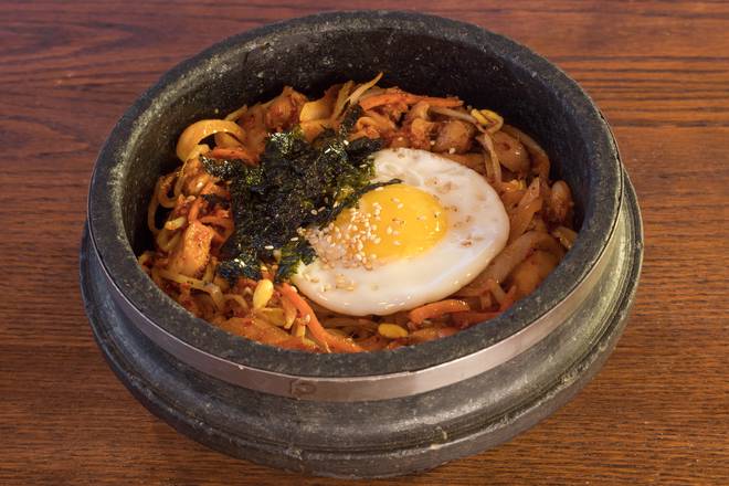 Hot Pot Rice With Spicy Stir-Fried Seafood